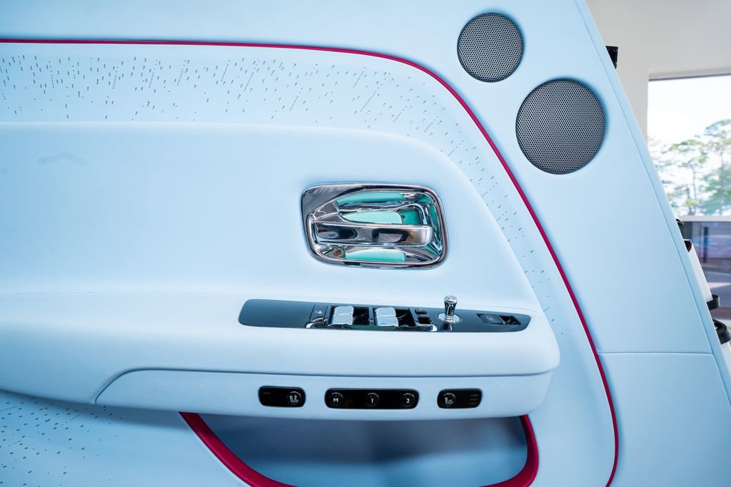 Used 2024 Rolls-Royce Spectre w/ Spectre Launch Package image 34