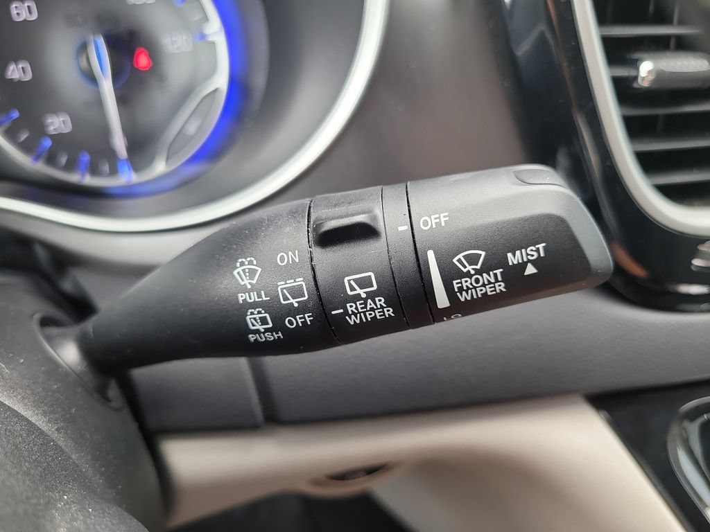 Used 2024 Chrysler Pacifica Touring-L FWD image 32