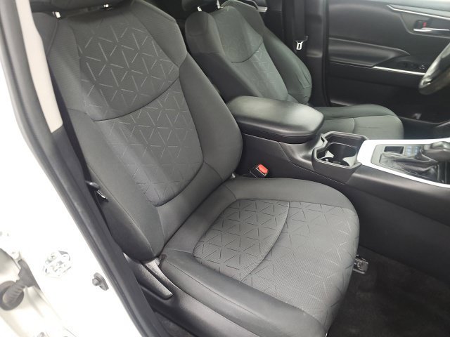 Used 2021 Toyota RAV4 XLE AWD/4WD image 36