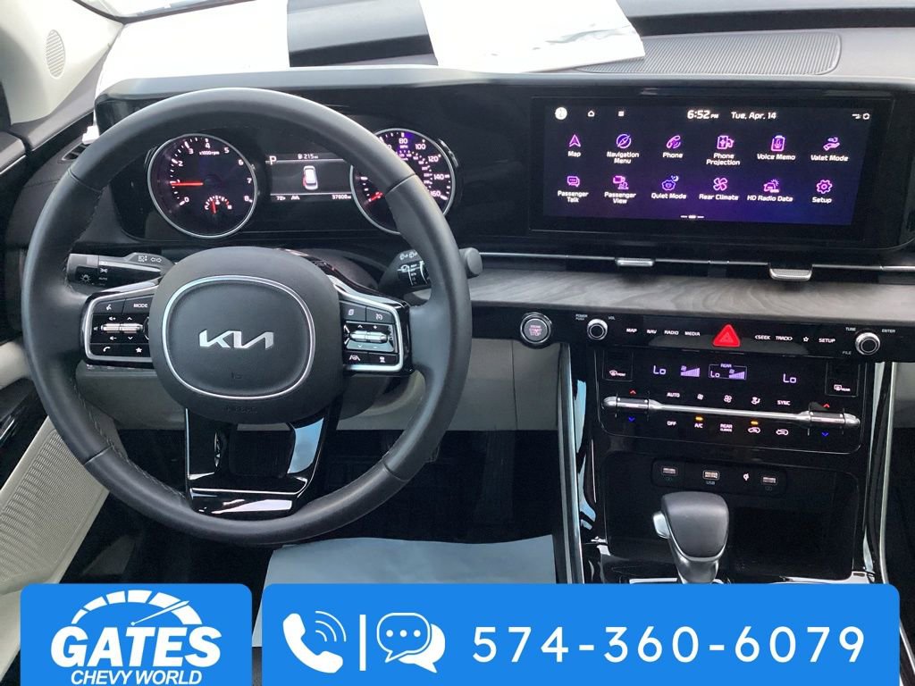 Used 2024 Kia Carnival EX image 17