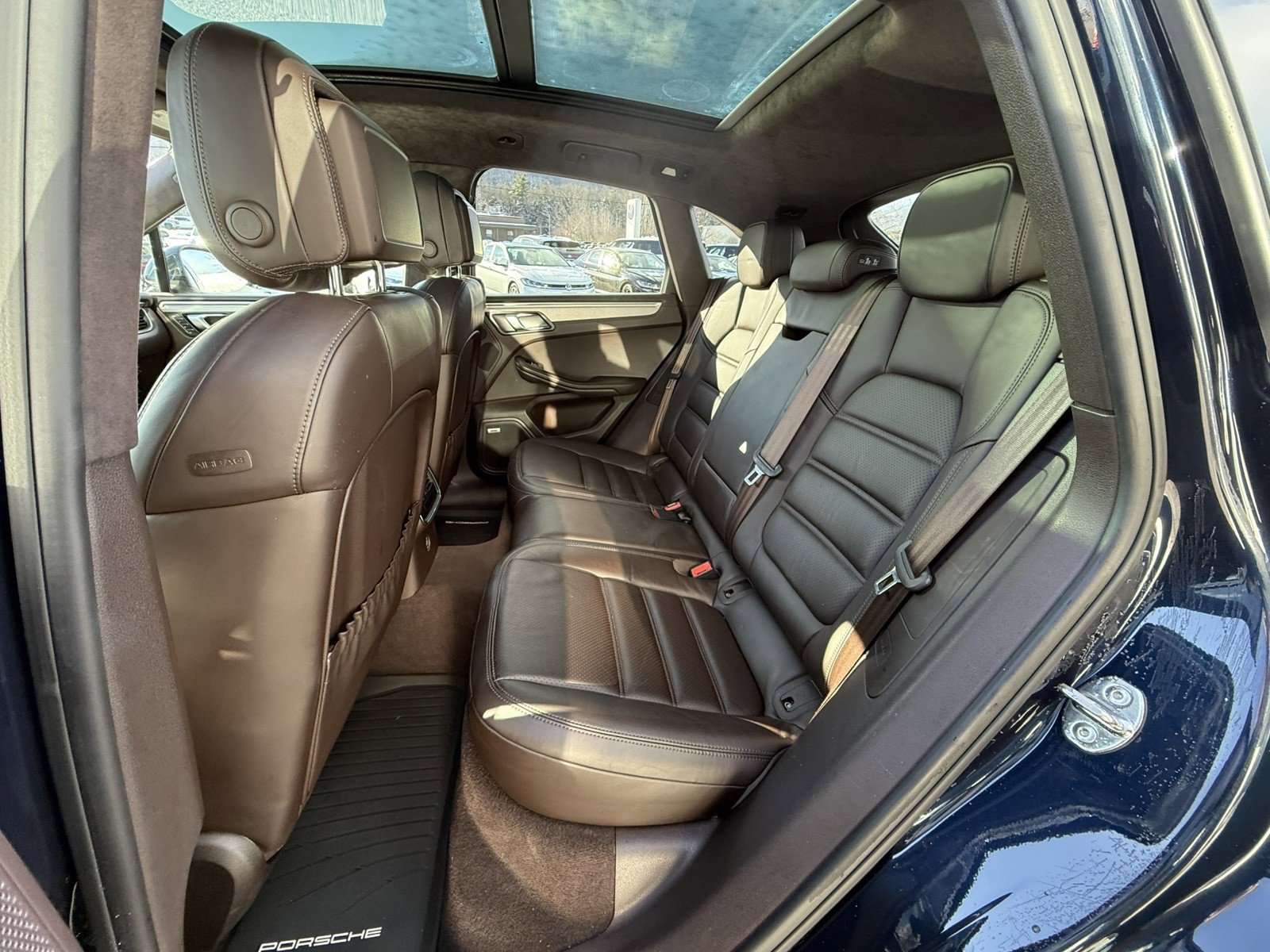 Used 2018 Porsche Macan Turbo image 21