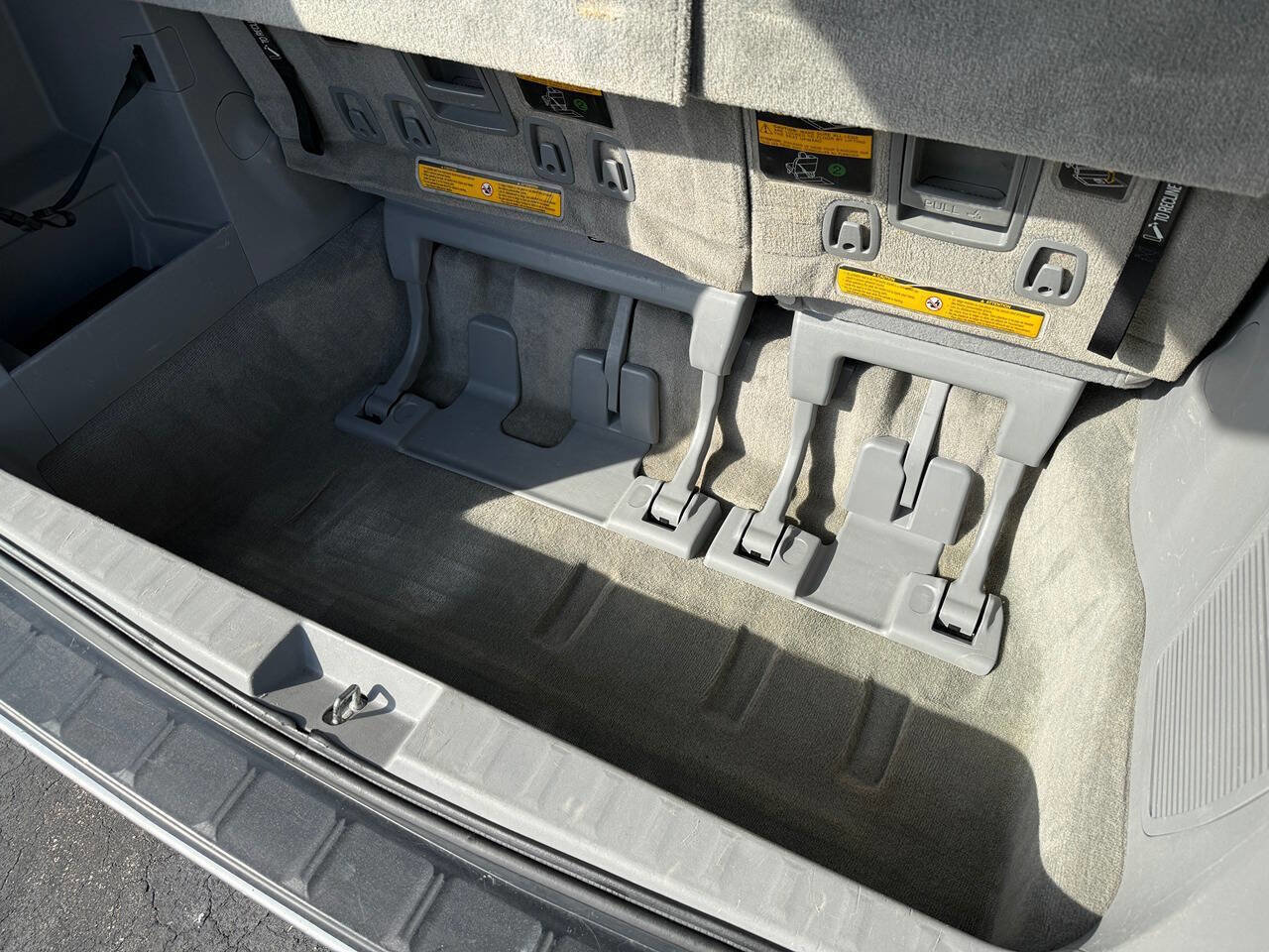 Used 2014 Toyota Sienna LE image 28