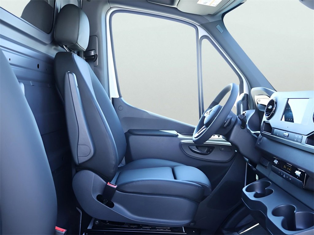 Used 2024 Mercedes-Benz Sprinter 3500 image 11
