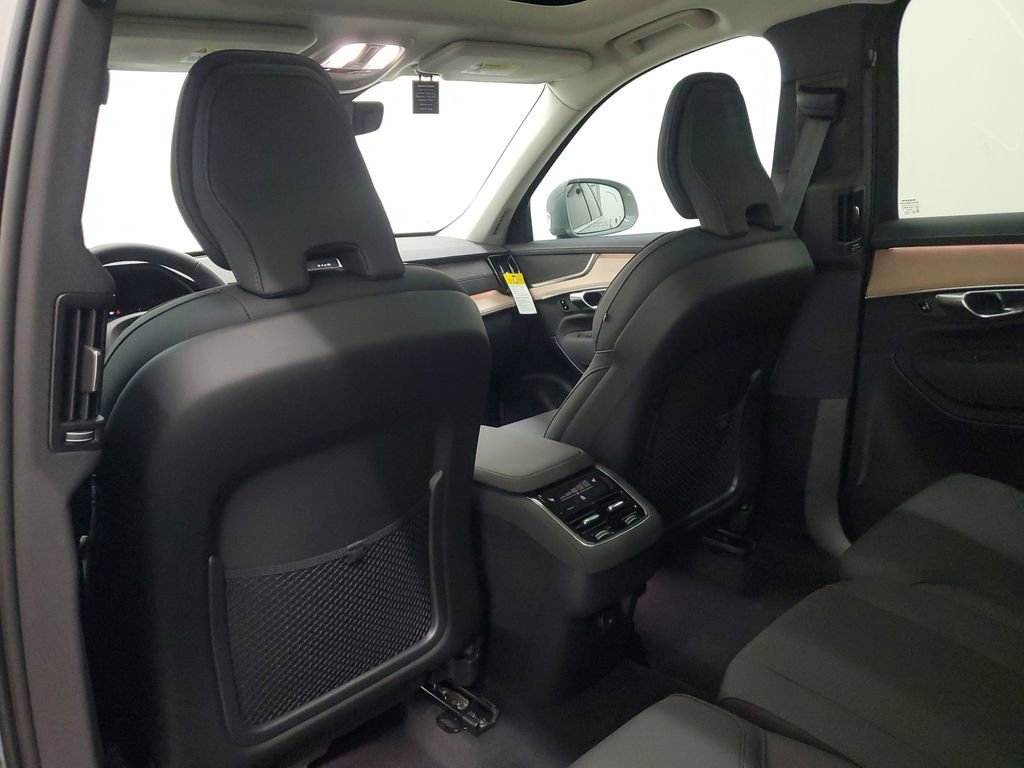 New 2025 Volvo XC90 B6 Core w/ Climate Package image 15