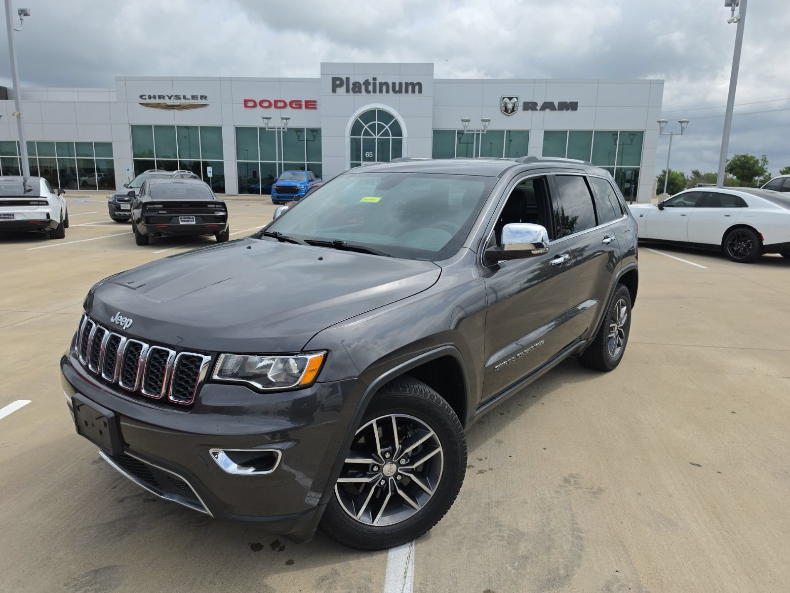 Used 2017 Jeep Grand Cherokee Limited RWD image 1