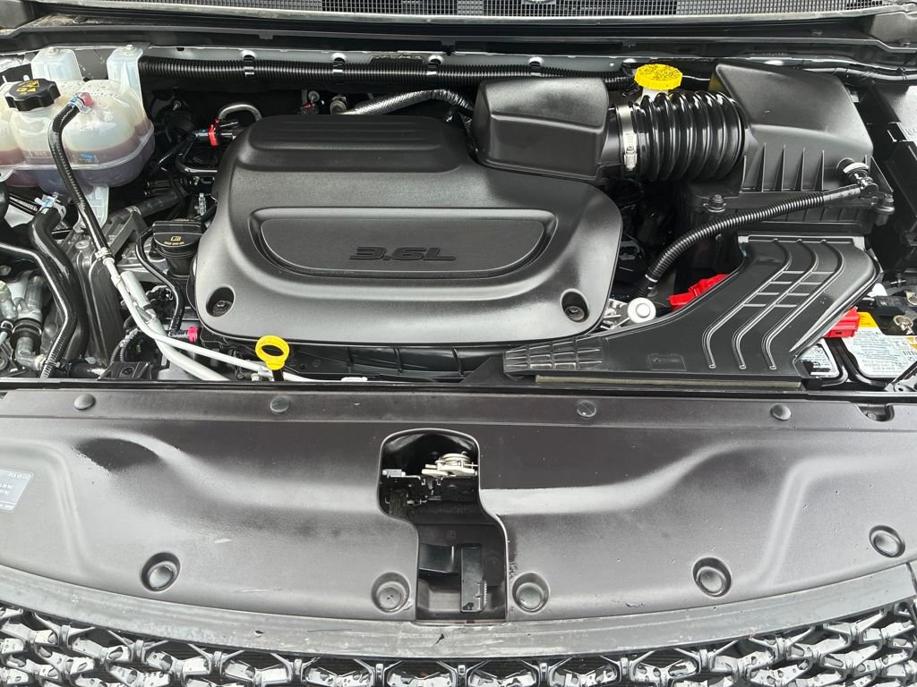 Used 2024 Chrysler Pacifica Touring-L image 21