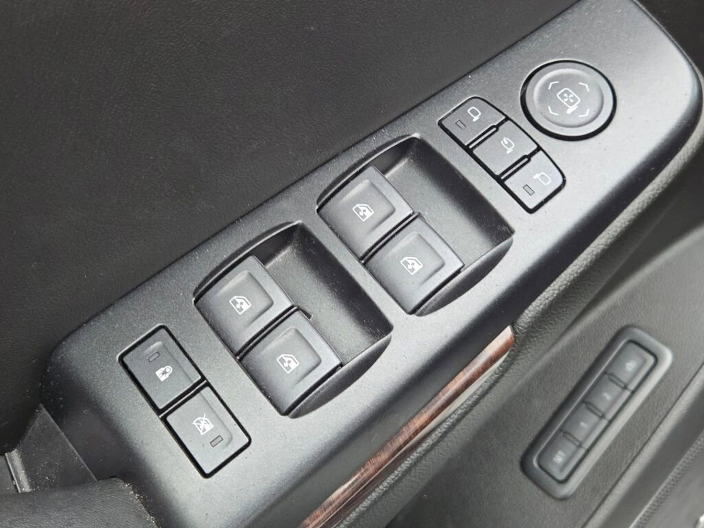 Used 2020 GMC Yukon XL SLT w/ Premium Edition image 17