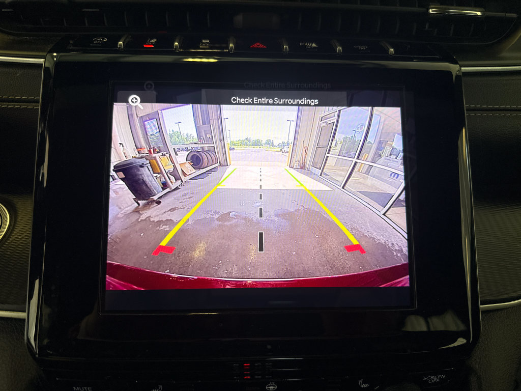 Used 2023 Jeep Grand Cherokee Altitude AWD/4WD image 21