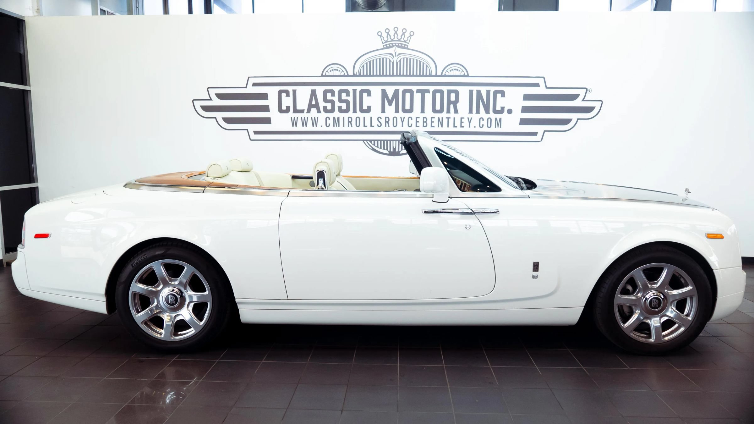 Used 2011 Rolls-Royce Phantom Drophead Coupe RWD image 4