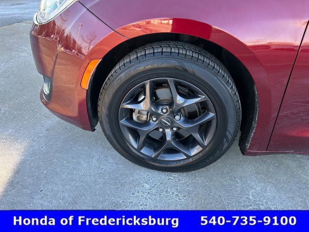 Used 2018 Chrysler Pacifica Touring Plus w/ S Appearance Package image 10