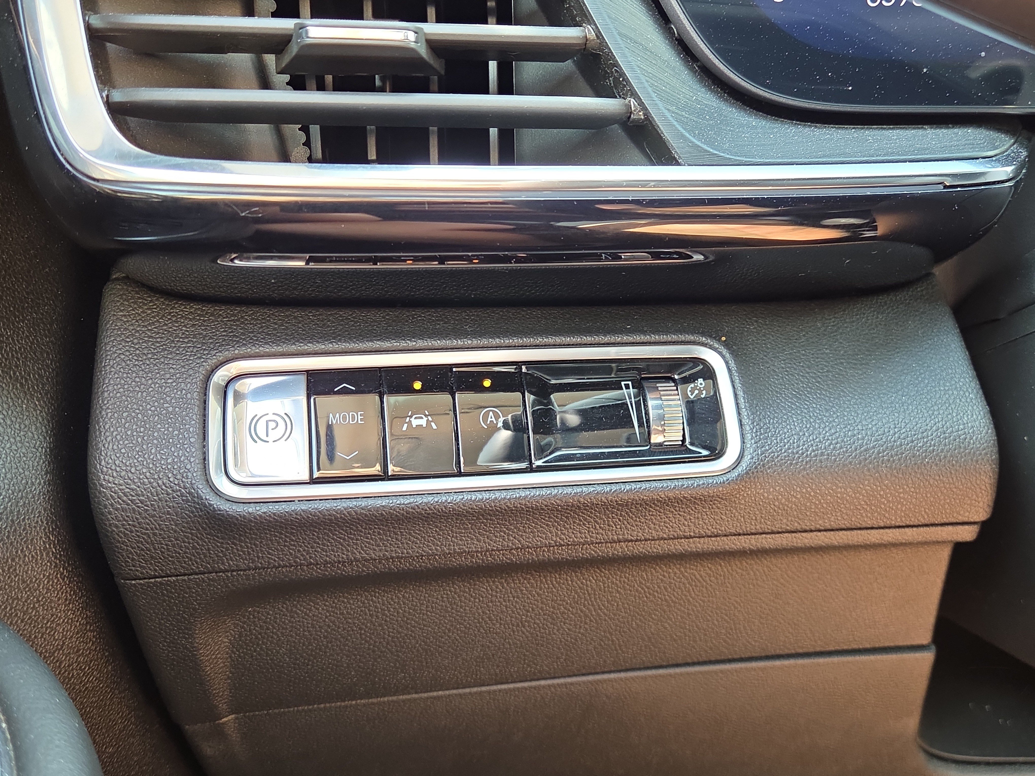 Used 2024 Buick Envision Preferred AWD/4WD image 25