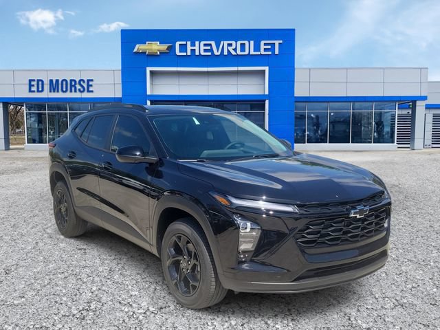 New 2026 Chevrolet Trax LT w/ Driver Confidence Package FWD image 2