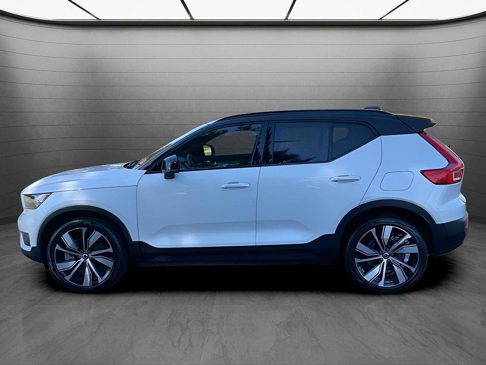 Used 2021 Volvo XC40 P8 Recharge w/ Advanced Package image 3