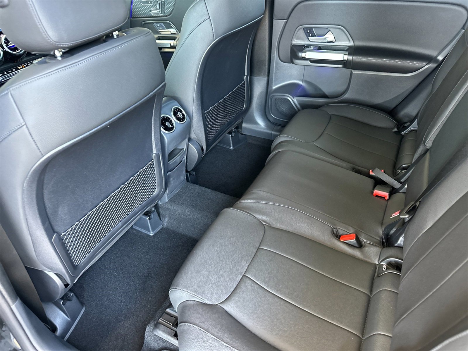 New 2025 Mercedes-Benz GLB 250 4MATIC image 12