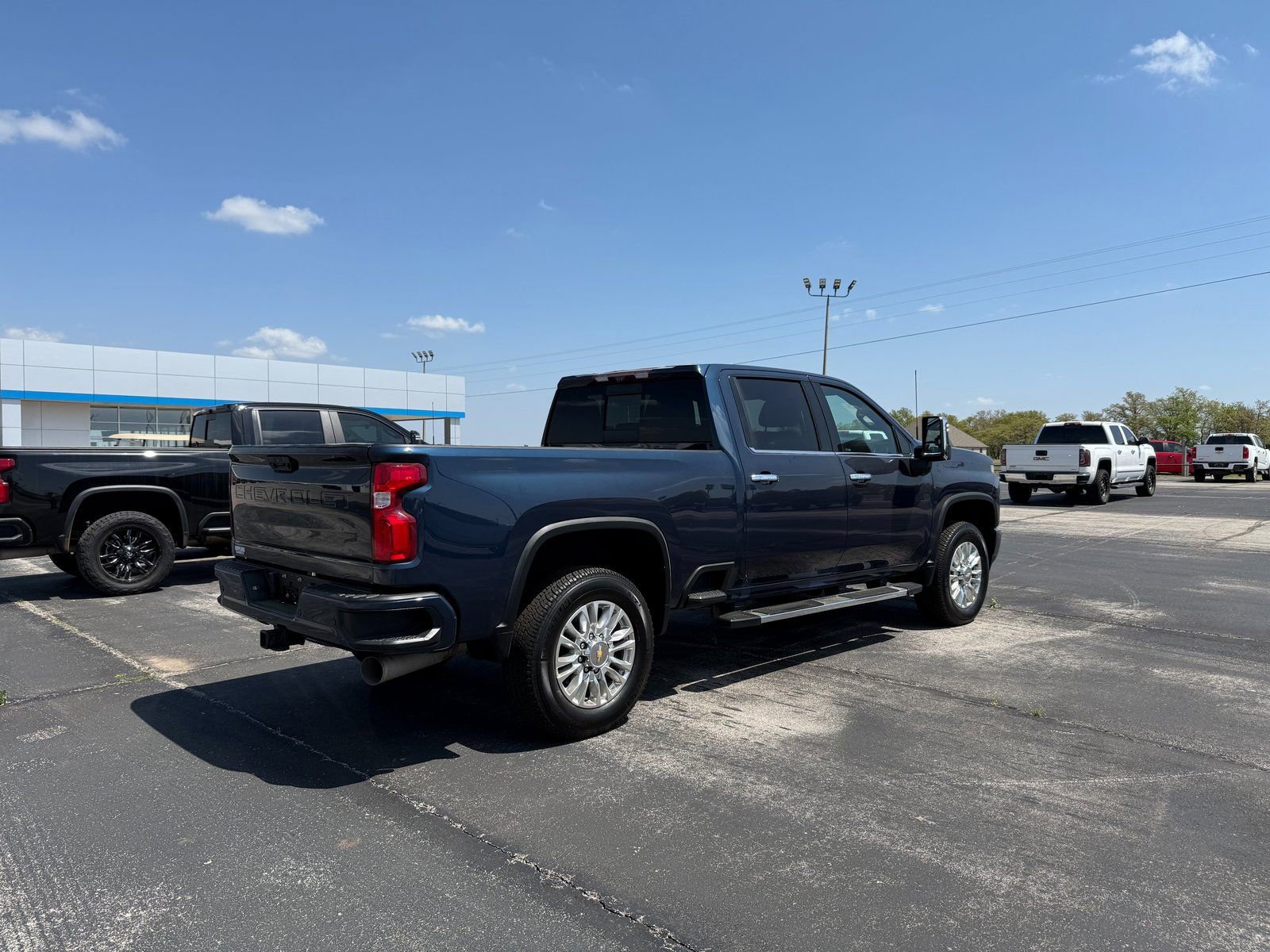 Used 2021 Chevrolet Silverado 2500 High Country w/ Technology Package image 6