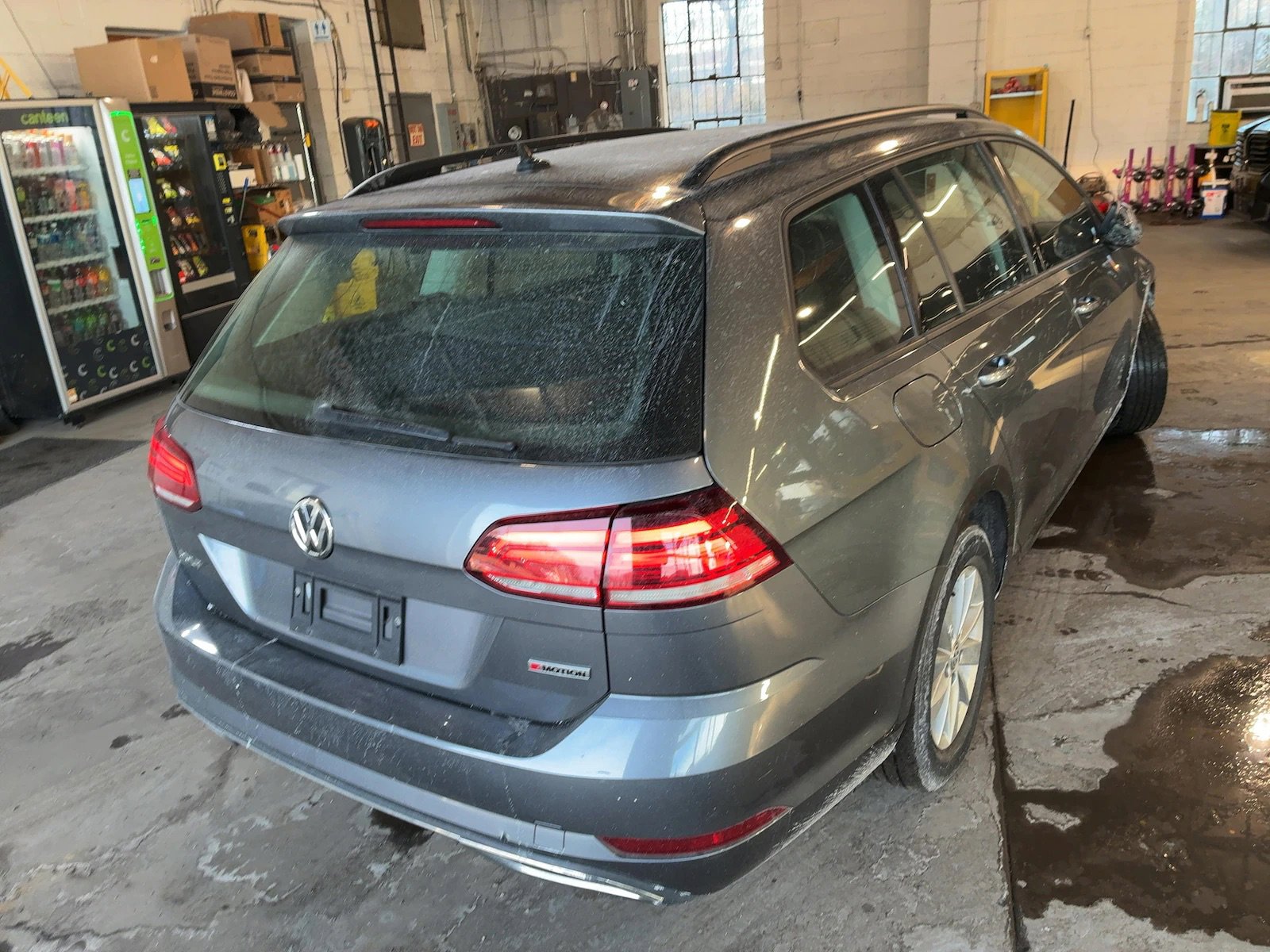Used 2019 Volkswagen Golf S image 5