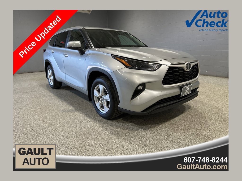 Used 2023 Toyota Highlander LE AWD/4WD image 1