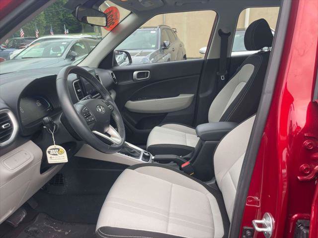 Certified 2024 Hyundai Venue SEL FWD image 12