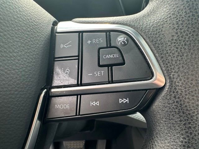 Used 2020 Toyota Highlander L FWD image 23
