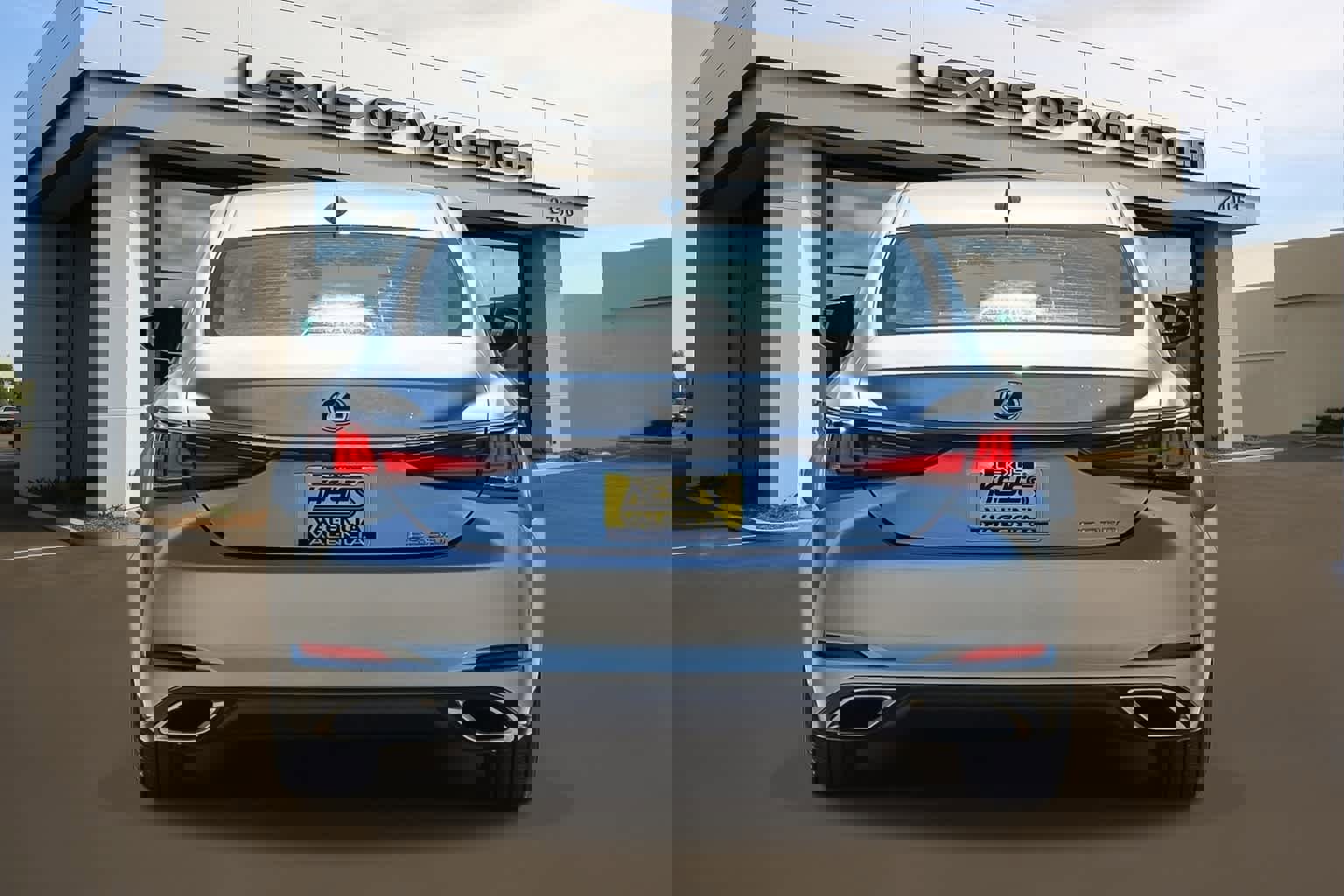 Used 2025 Lexus ES 350 FWD image 3