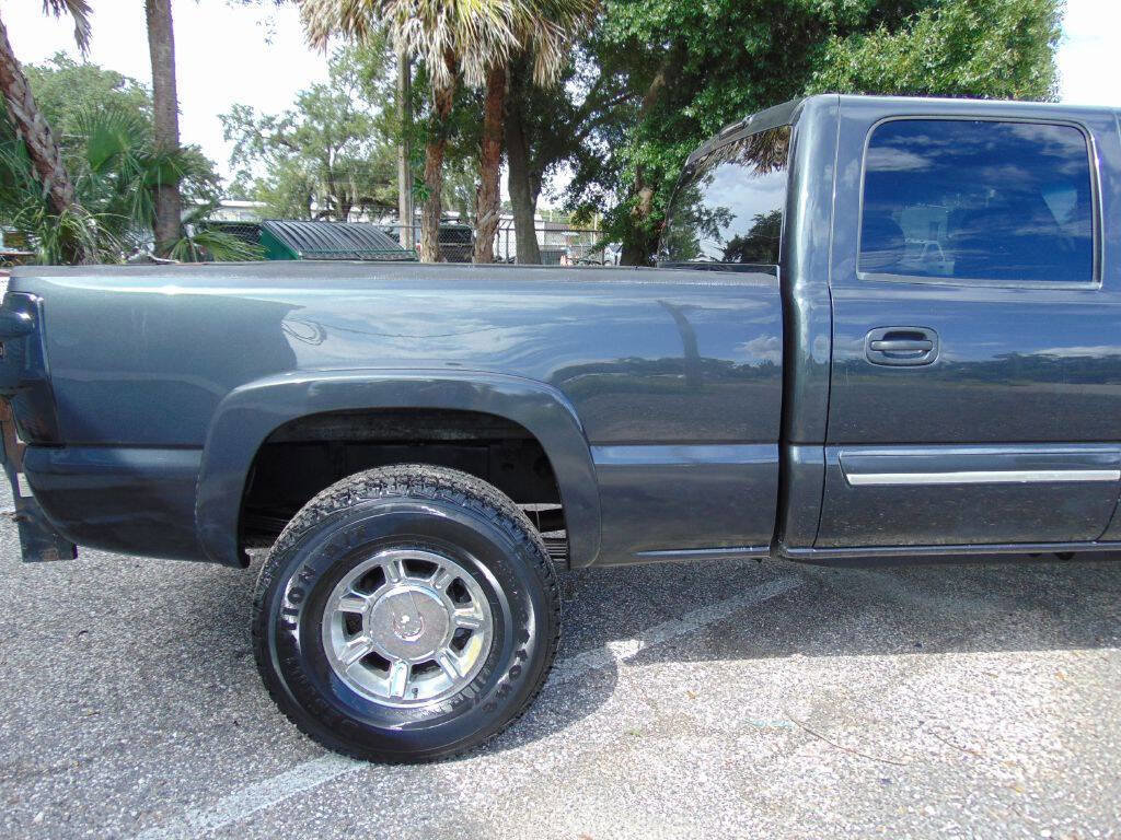Used 2005 Chevrolet Silverado 2500 LS w/ Heavy-Duty Power Package image 8