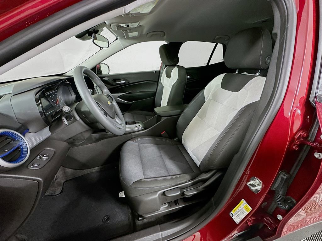 Used 2025 Chevrolet Trax LS w/ LS Convenience Package image 20