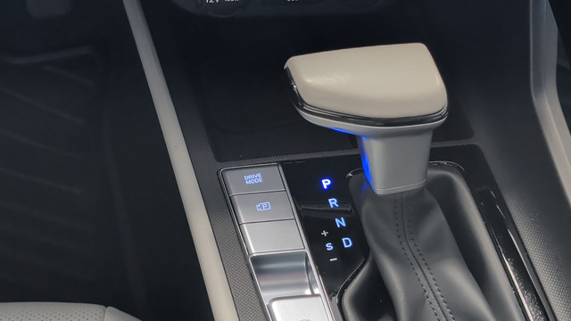 Certified 2025 Hyundai Elantra Limited FWD image 20
