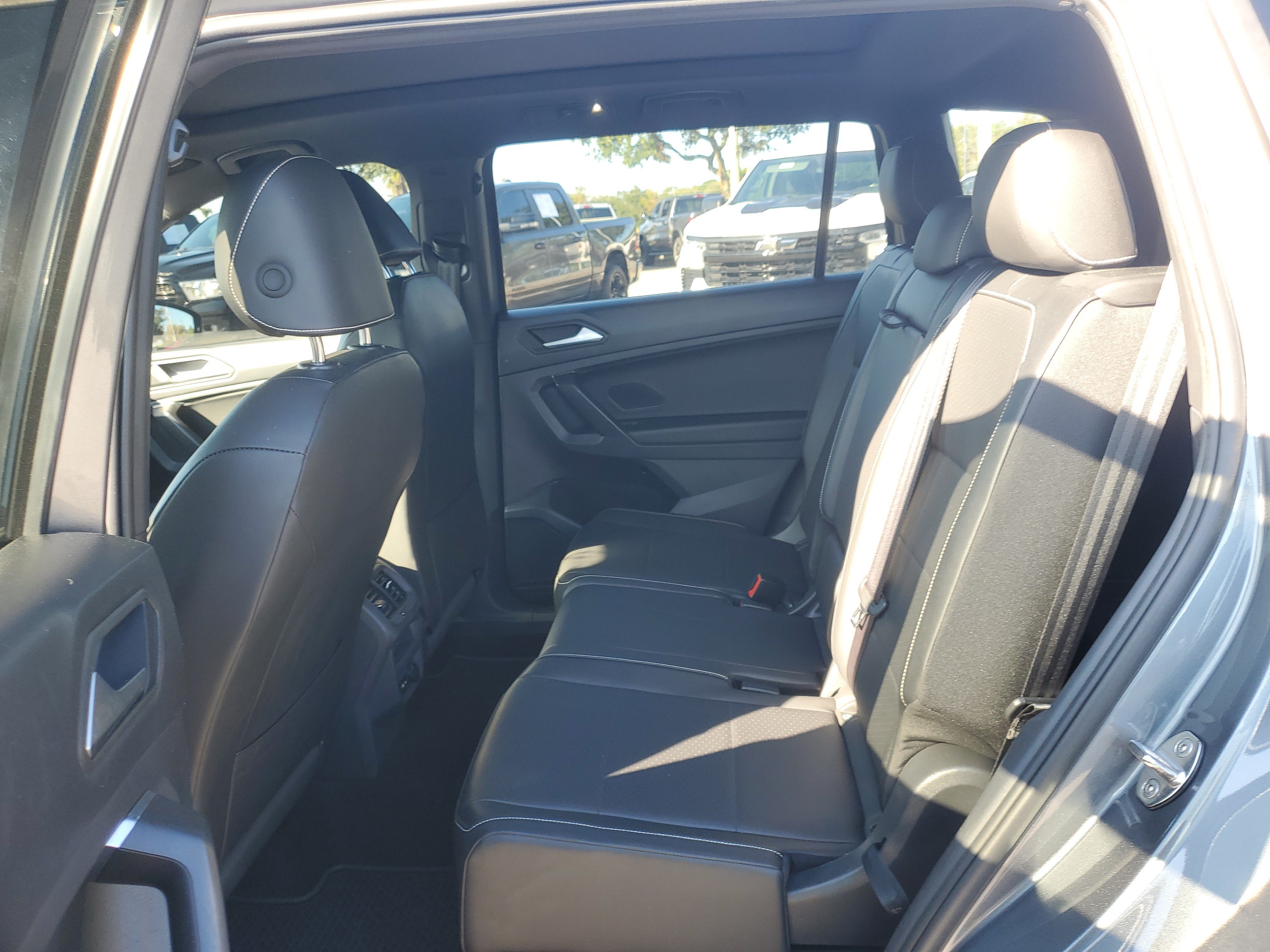 Used 2021 Volkswagen Tiguan SE R-Line FWD image 9