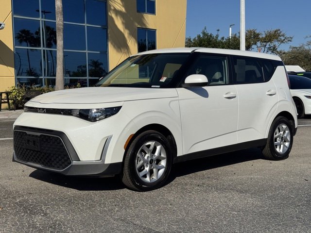 Certified 2025 Kia Soul LX image 2