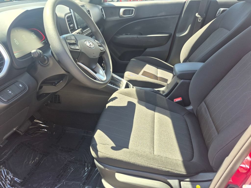 Used 2026 Hyundai Venue SE FWD image 21