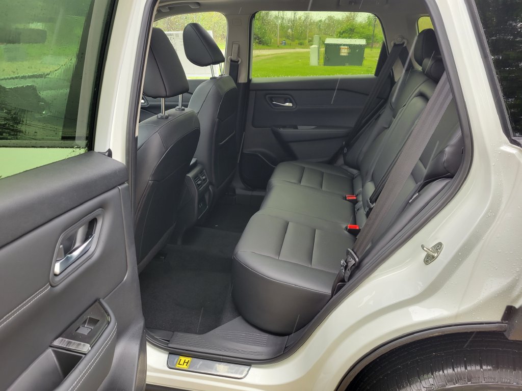 New 2026 Nissan Rogue Dark Armor AWD/4WD image 12