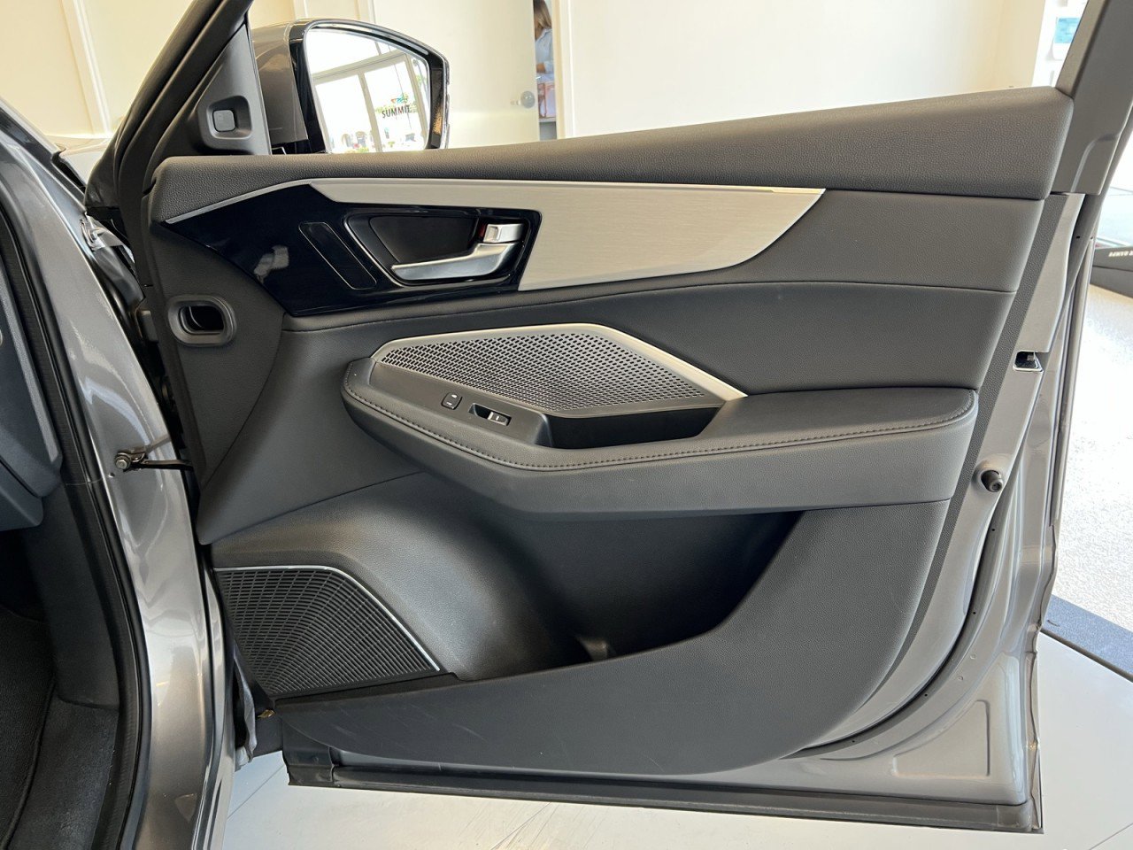 Used 2023 Acura MDX SH-AWD image 43