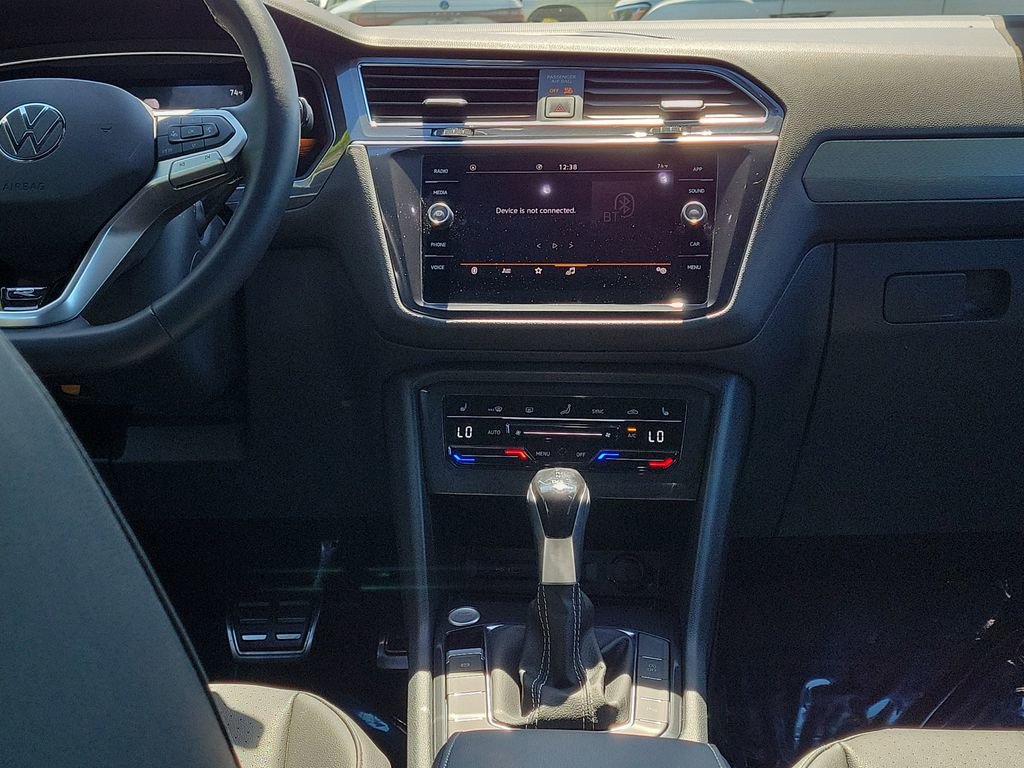 Used 2023 Volkswagen Tiguan SE R-Line image 15