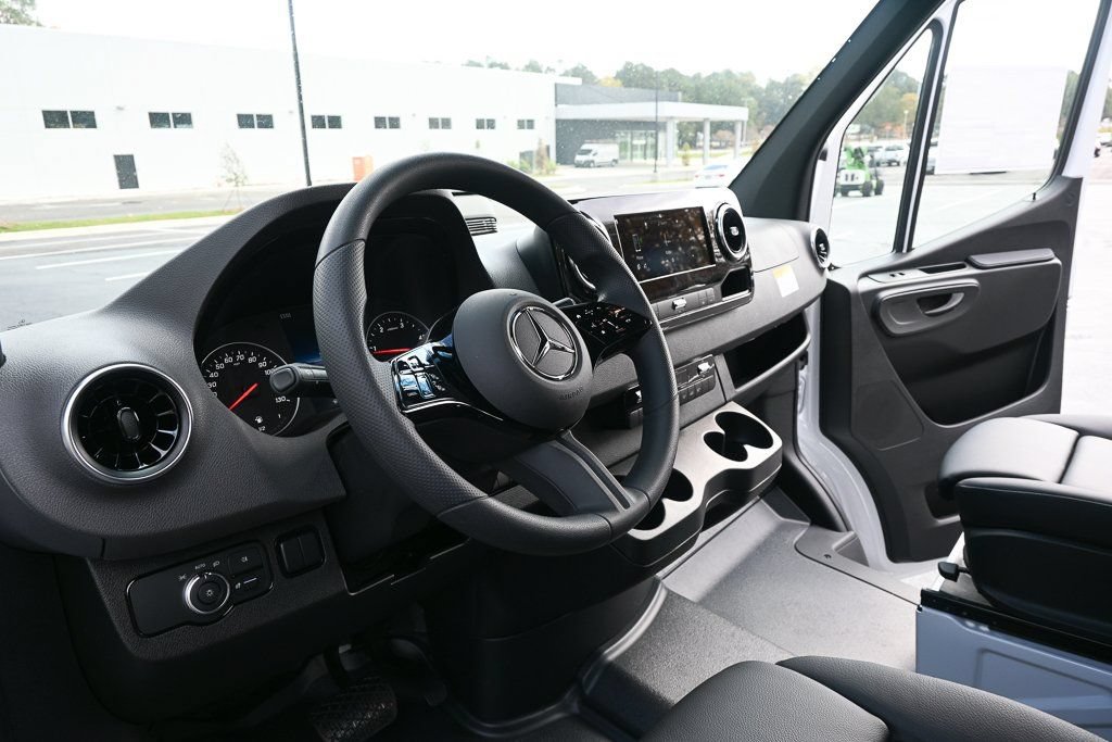 Used 2026 Mercedes-Benz Sprinter 2500 image 6