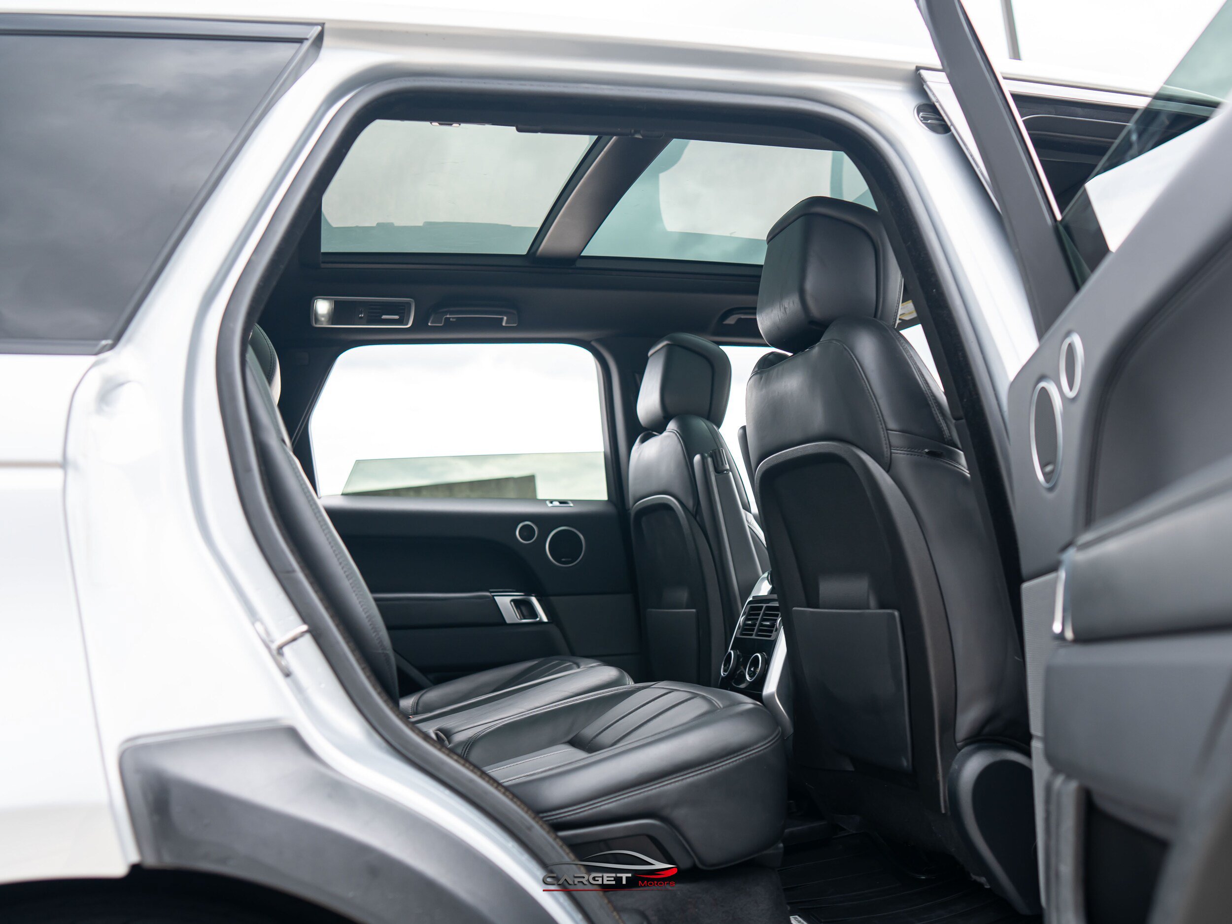 Used 2018 Land Rover Range Rover Sport HSE AWD/4WD image 19