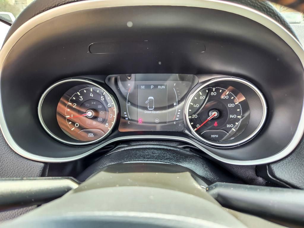 Used 2019 Jeep Compass Latitude FWD image 10