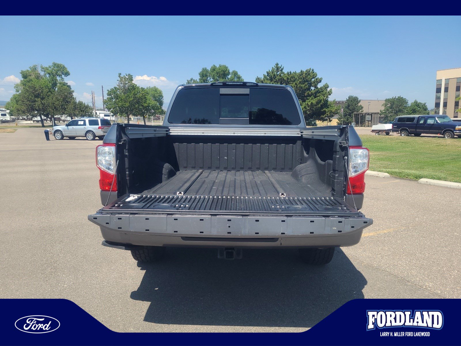 Used 2017 Nissan Titan PRO-4X AWD/4WD image 32