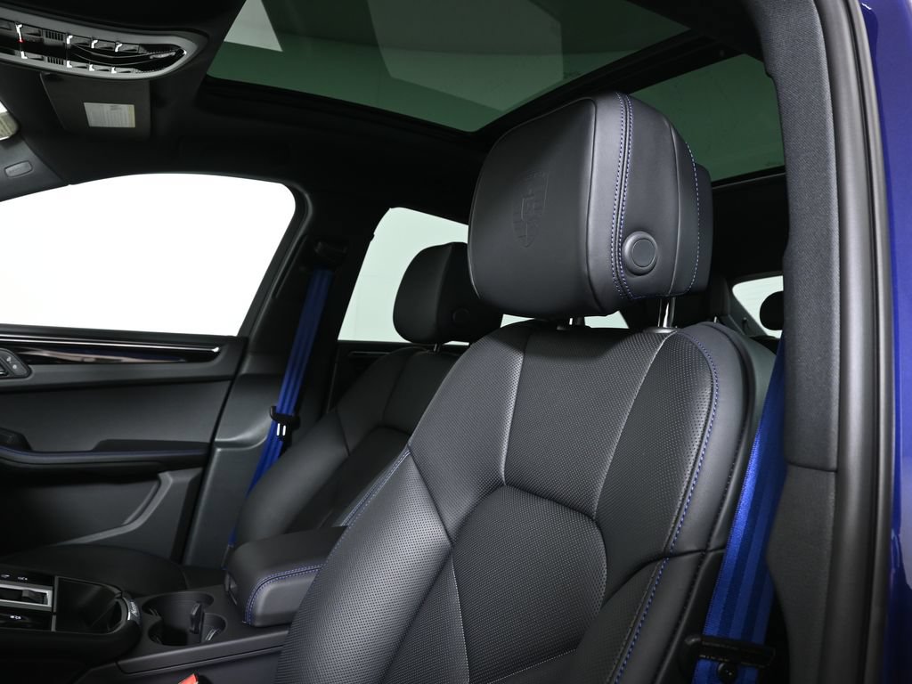 New 2026 Porsche Macan AWD/4WD image 15
