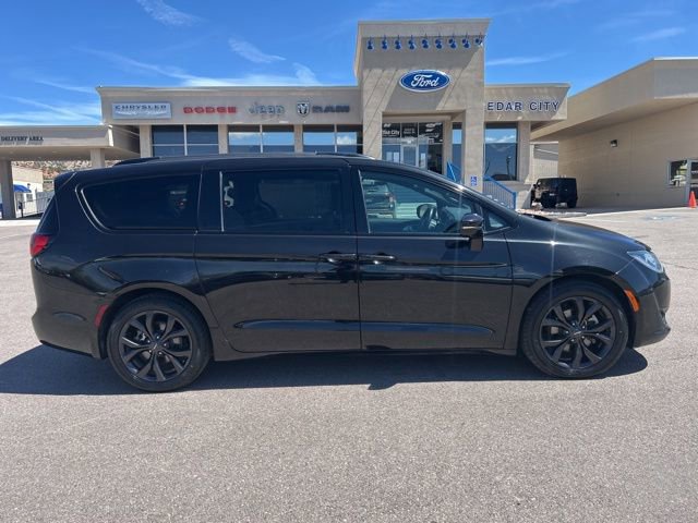 Used 2018 Chrysler Pacifica Limited w/ Advanced Safetytec Group FWD image 4