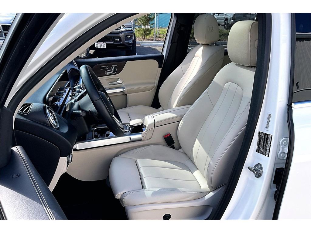 Used 2020 Mercedes-Benz GLB 250 w/ Premium Package image 25