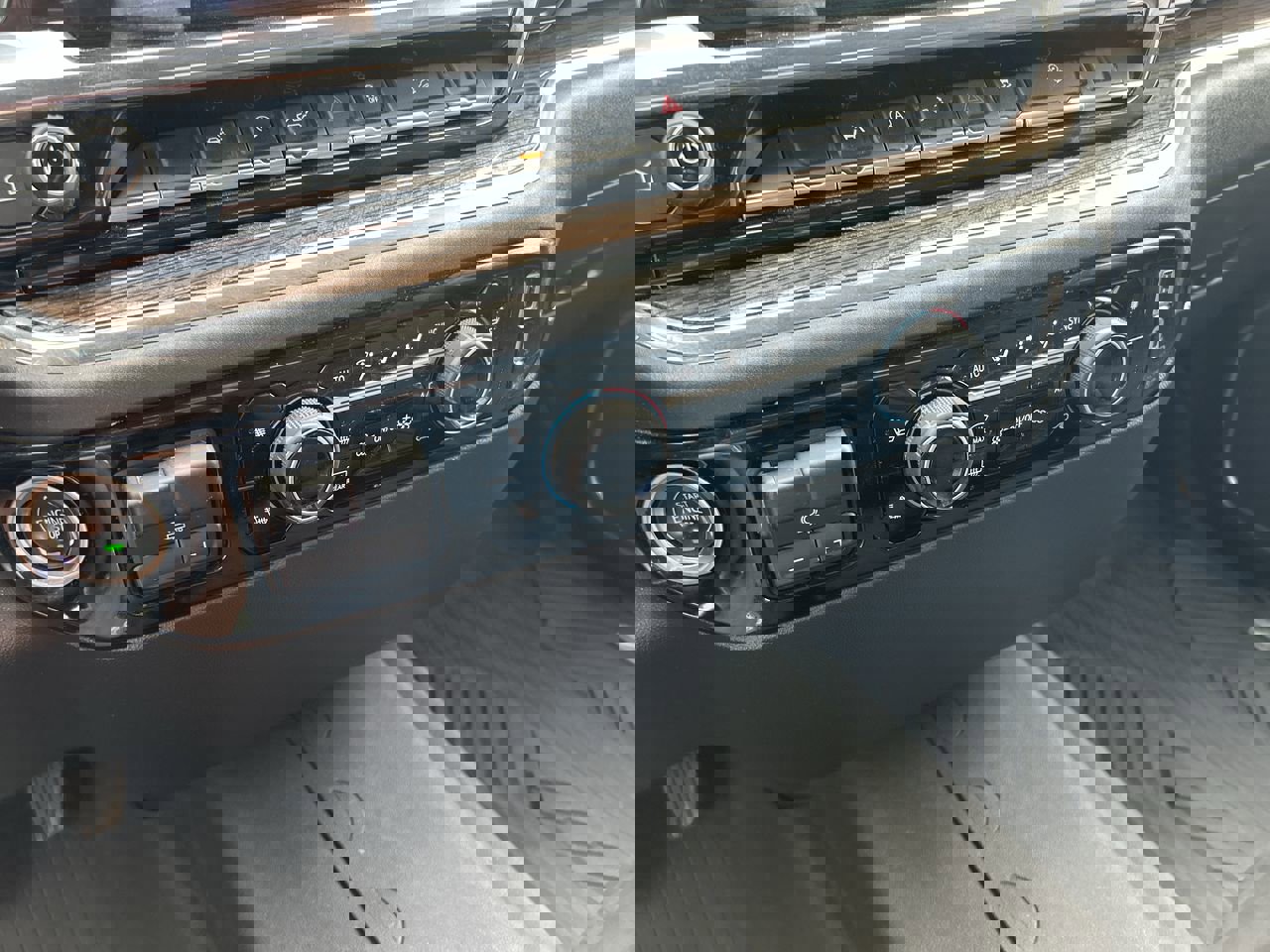 Used 2023 Chevrolet Silverado 1500 LT w/ Z71 Off-Road Package image 29