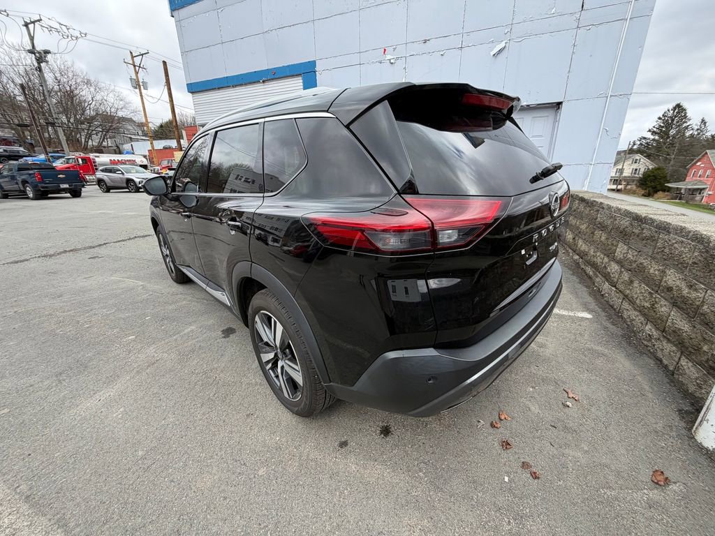 Used 2023 Nissan Rogue SL image 3