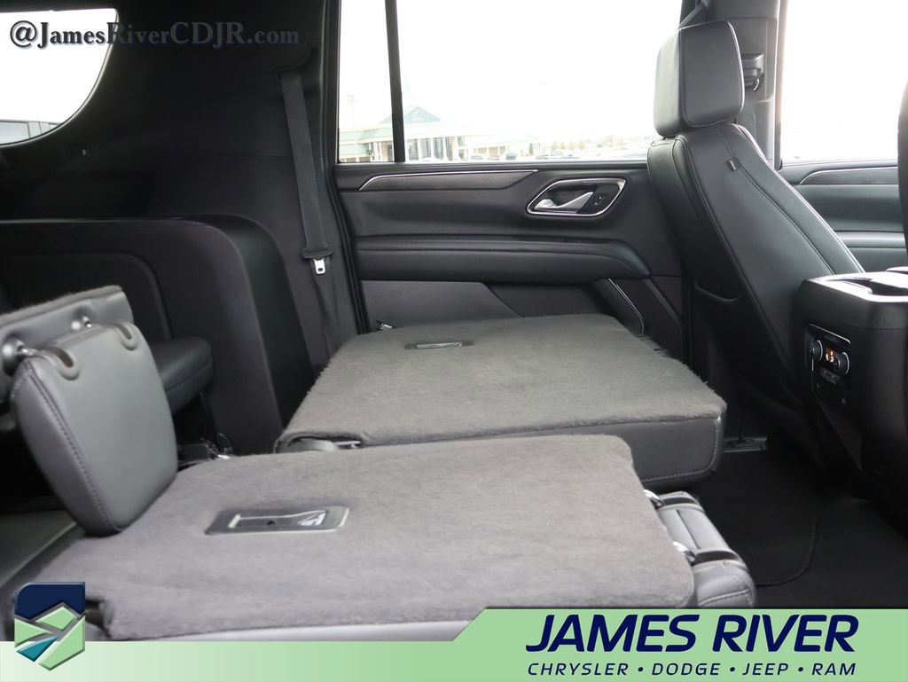 Used 2024 Chevrolet Suburban LT image 12