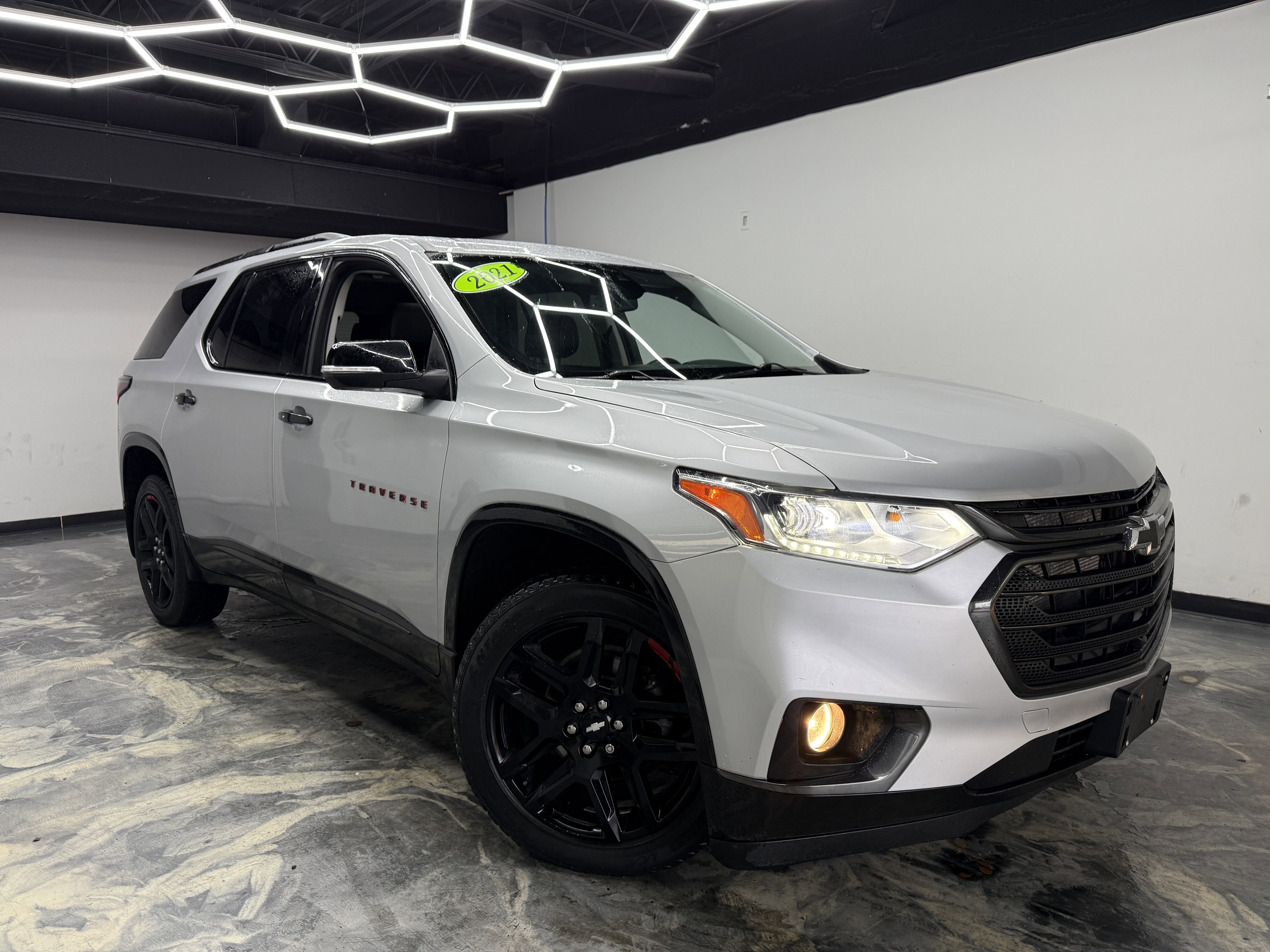 Used 2021 Chevrolet Traverse Premier w/ Redline Edition AWD/4WD image 6