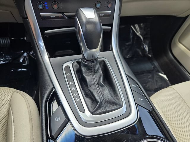 Used 2018 Ford Edge Titanium w/ Equipment Group 302A FWD image 17