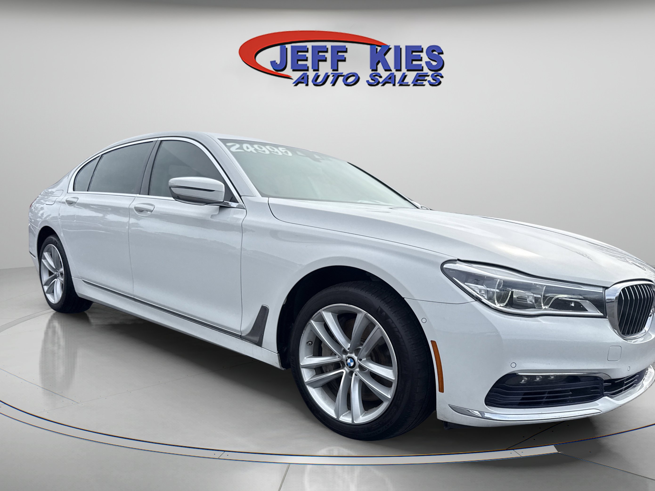 Used 2016 BMW 750i xDrive image 2