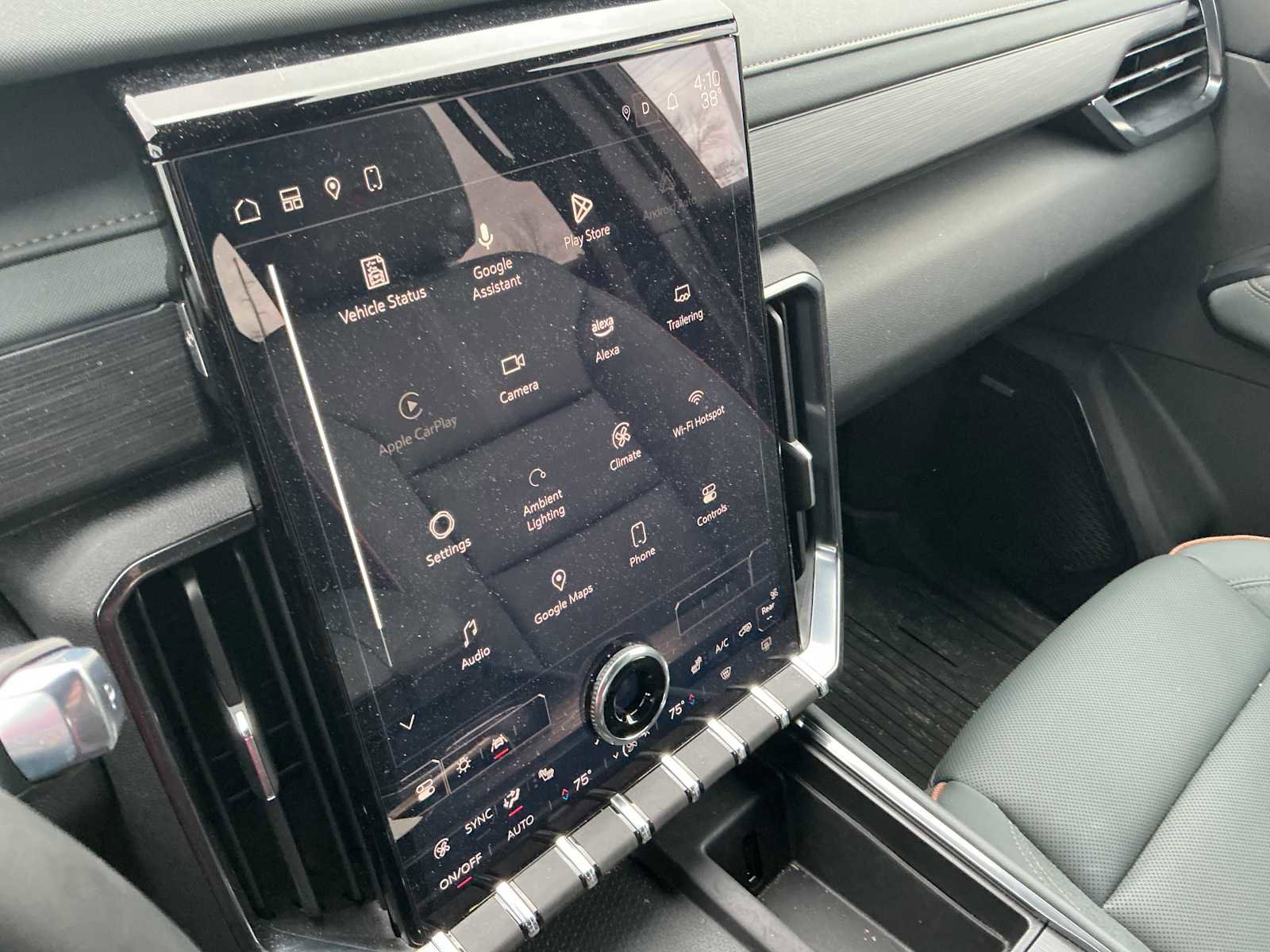 Used 2024 GMC Acadia AT4 w/ Luxury Package image 9