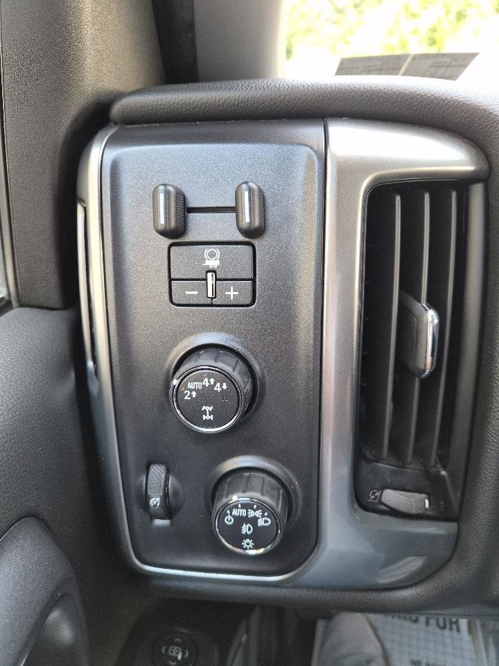 Used 2019 Chevrolet Silverado 1500 LT w/ All Star Edition AWD/4WD image 26