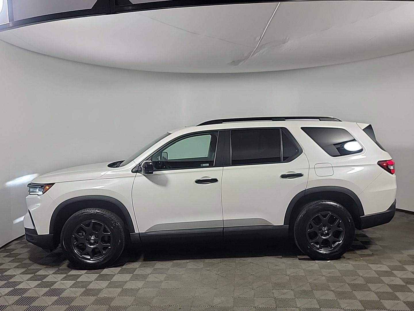 Certified 2023 Honda Pilot TrailSport image 10