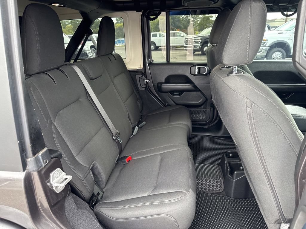 Used 2020 Jeep Wrangler Unlimited Sahara AWD/4WD image 17